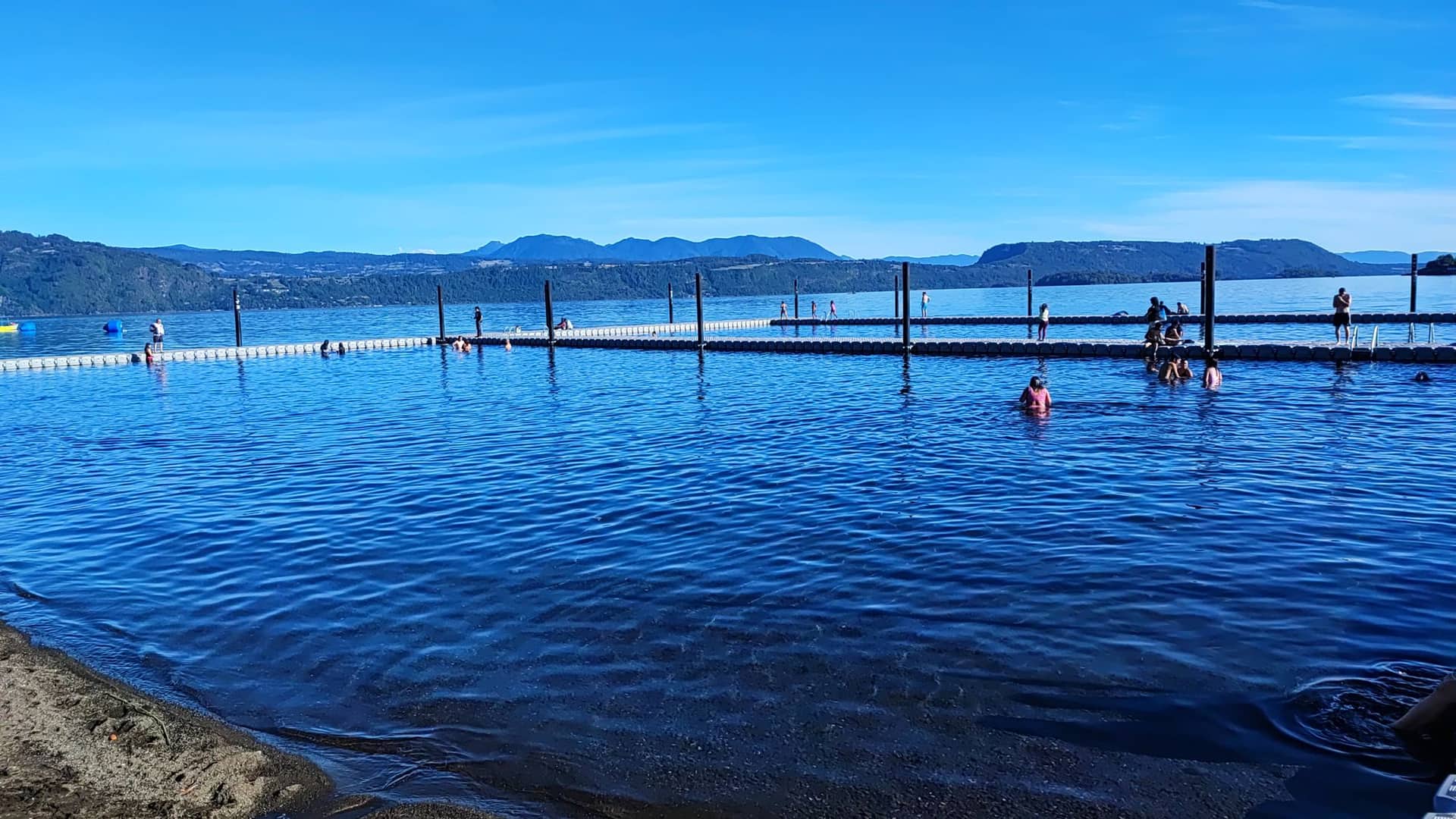 Lago Calafquén y muelle de Playa Grande en Lican Ray